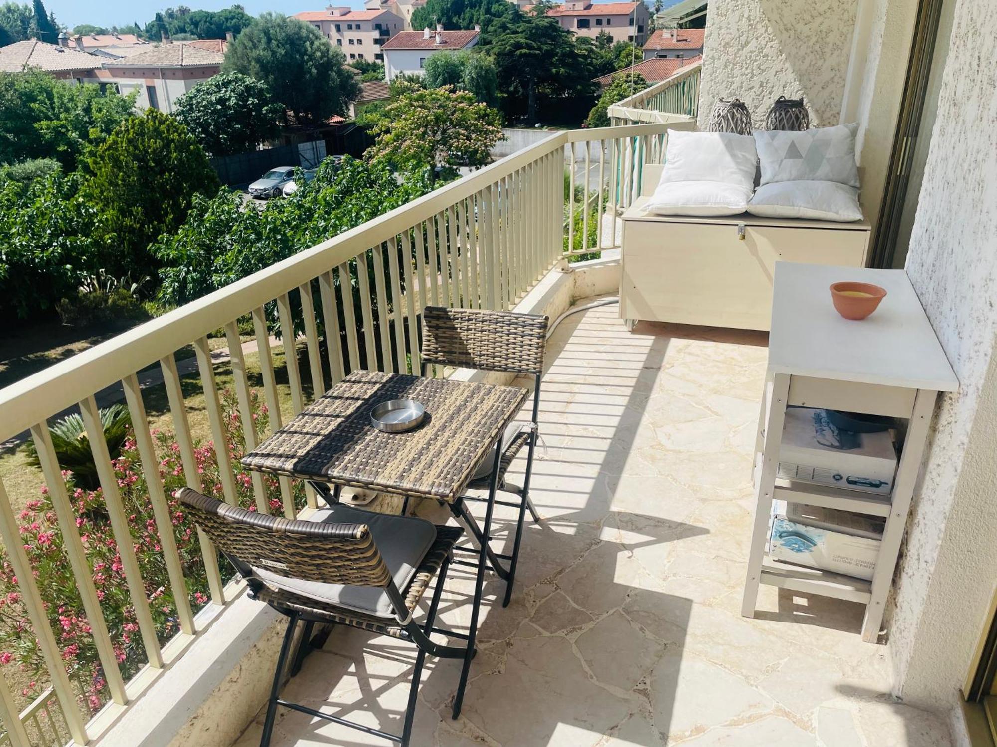 Studio De Standing Climatise, Avec Piscine, Proche De La Mer Frejus Ngoại thất bức ảnh